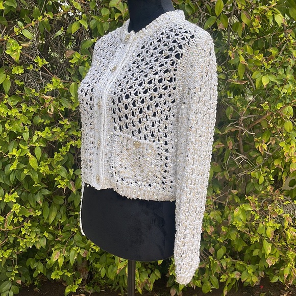 UNWORN Size 36 CHANEL White Cardigan Sweater with Sequins and Crystal Buttons - Picture 3 of 16
